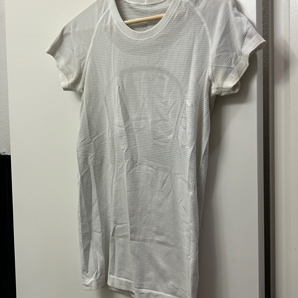 Swiftly tech short sleeve. White, size 8